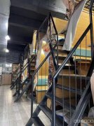 C7956位于昌吉市青年南路华中美地小区临街80平店面转让