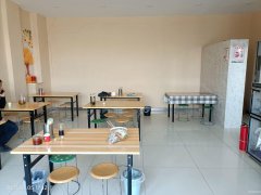 C8007位于昌吉市石河子西路嘉顺小区临街70平店面转让