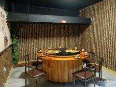 C8038位于奇台县蒲京丽苑小区临街310平店面转让