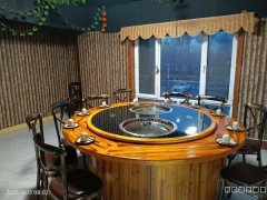 C8038位于奇台县蒲京丽苑小区临街310平店面转让