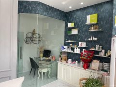 C8040位于昌吉长宁路克丽缇娜100平美容店低价转让