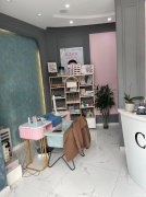 C8040位于昌吉长宁路克丽缇娜100平美容店低价转让