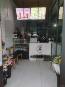 C8055沙依巴克区阿勒泰路大修厂公交车站旁15平饮品店急转