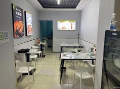 C8069位于昌吉上海花园后门椒麻鸡大面筋42平品牌店转让