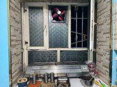 C8069位于昌吉上海花园后门椒麻鸡大面筋42平品牌店转让