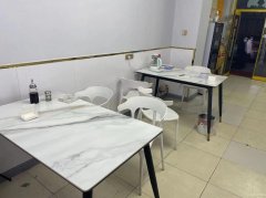 C8069位于昌吉上海花园后门椒麻鸡大面筋42平品牌店转让