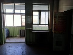 C8083位于昌吉市建设路十三号北临街四楼两套商铺出租