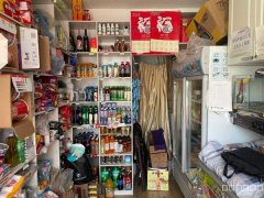 C8096位于昌吉延安南路工商银行旁小区门口便利店转让