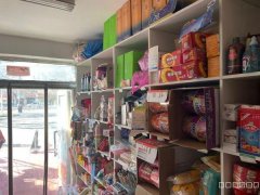 C8096位于昌吉延安南路工商银行旁小区门口便利店转让