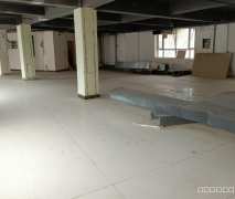 C8149位于阜康市水榭花都小区门口临街店面出租