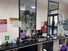 C8165位于昌吉青年路宇逸家园30平理发店营业中转让