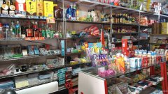 C8184延安南路二中对面光明苑营业中30平商店转让