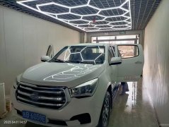 C8213位于吉木萨尔龙壹华庭小区临街100平店面转让