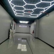 C8213位于吉木萨尔龙壹华庭小区临街100平店面转让