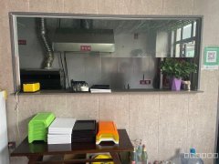 C8219位于昌吉青年壹号70平烧烤店转让