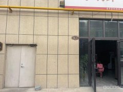 C8219位于昌吉青年壹号70平烧烤店转让