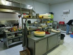 C8221位于昌吉市中山路中山商务广场临街300店面转让