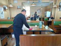 C8227位于阜康市瑶池明珠北门临街80平店面转让