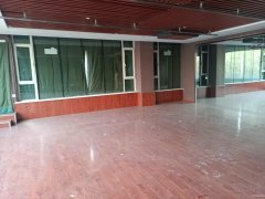 C8235位于呼图壁四季花城临街306平店面出租