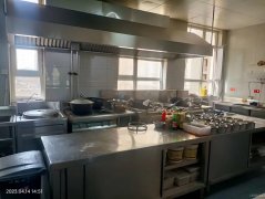 C8236位于阜康市公园六号西区临街二楼300平商业店铺转让