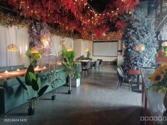 C8236位于阜康市公园六号西区临街二楼300平商业店铺转让