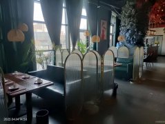 C8236位于阜康市公园六号西区临街二楼300平商业店铺转让