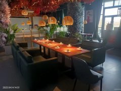 C8236位于阜康市公园六号西区临街二楼300平商业店铺转让