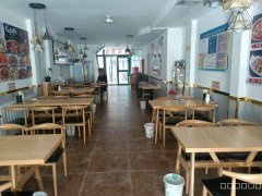 C8242位于奇台县华东新街临街220平店面转让