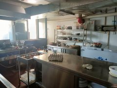 C8242位于奇台县华东新街临街220平店面转让