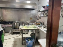 C8246位于乌市卡子湾二钢农贸市场对面盈科梧桐山畔门面转让