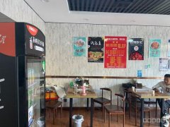 C8246位于乌市卡子湾二钢农贸市场对面盈科梧桐山畔门面转让