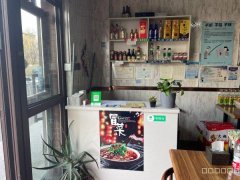 C8246位于乌市卡子湾二钢农贸市场对面盈科梧桐山畔门面转让