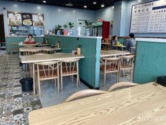 C8265位于乌市金桥路艺术学院对面工程学院斜对面120平快