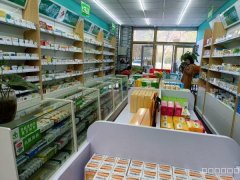 C8268位于昌吉市北京南路紫金名门小区临街75平店面转让