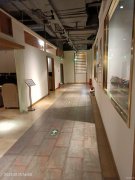 C8273位于昌吉市北京南路华东步行街附近二楼店面转让