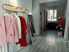 C8305位于昌吉市长宁南路城建新村步行街内临街43平店面转