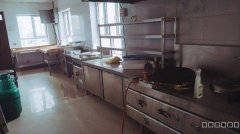 C8322乌拉泊小学对面300平餐厅转让