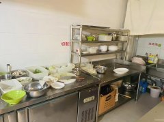 C8335位于昌吉吉祥花园西门南侧96平餐饮店转让