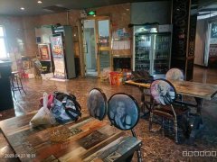 C8353位于阜康市中医院附近经营中240平餐吧低价急转