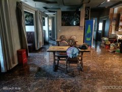 C8353位于阜康市中医院附近经营中240平餐吧低价急转