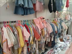 C8411位于昌吉市建国西路金城维也纳南门临街86平店面转让