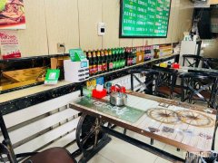 C8415五家渠位于三宫步行街96平餐饮店转让