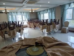 C8424位于阜康商贸城440平旺铺转让