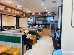 C8472位于乌市马德里春天240平面馆转让