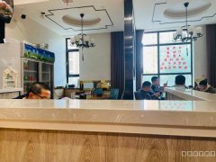 C8472位于乌市马德里春天240平面馆转让