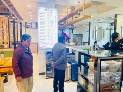 C8472位于乌市马德里春天240平面馆转让