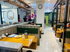 C8472位于乌市马德里春天240平面馆转让