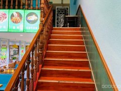 C8491位于乌市西山九鼎300平烧烤店转让