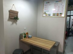 C8501位于昌吉市滨河北路郁金香小镇临街43平店面转让