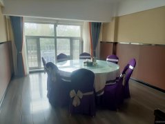 C8521位于奇台县金迪花苑小区临街店面转让